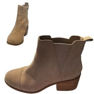 TOMS SUEDE ANKLE BOOTIES Chelsea Sz 9 Tan Block Heel Side Gusset